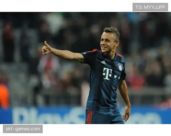 拉菲尼亚与罗本对比：左脚内切技术的效率与运用差异